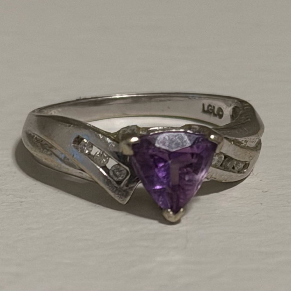 Elegant Purple Stone Silver Ring - Picture 2 of 7